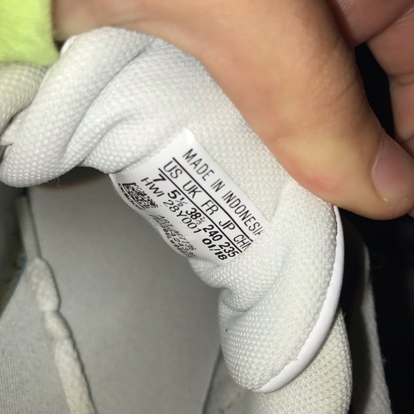 Adidas shoes - Picture 2 of 3